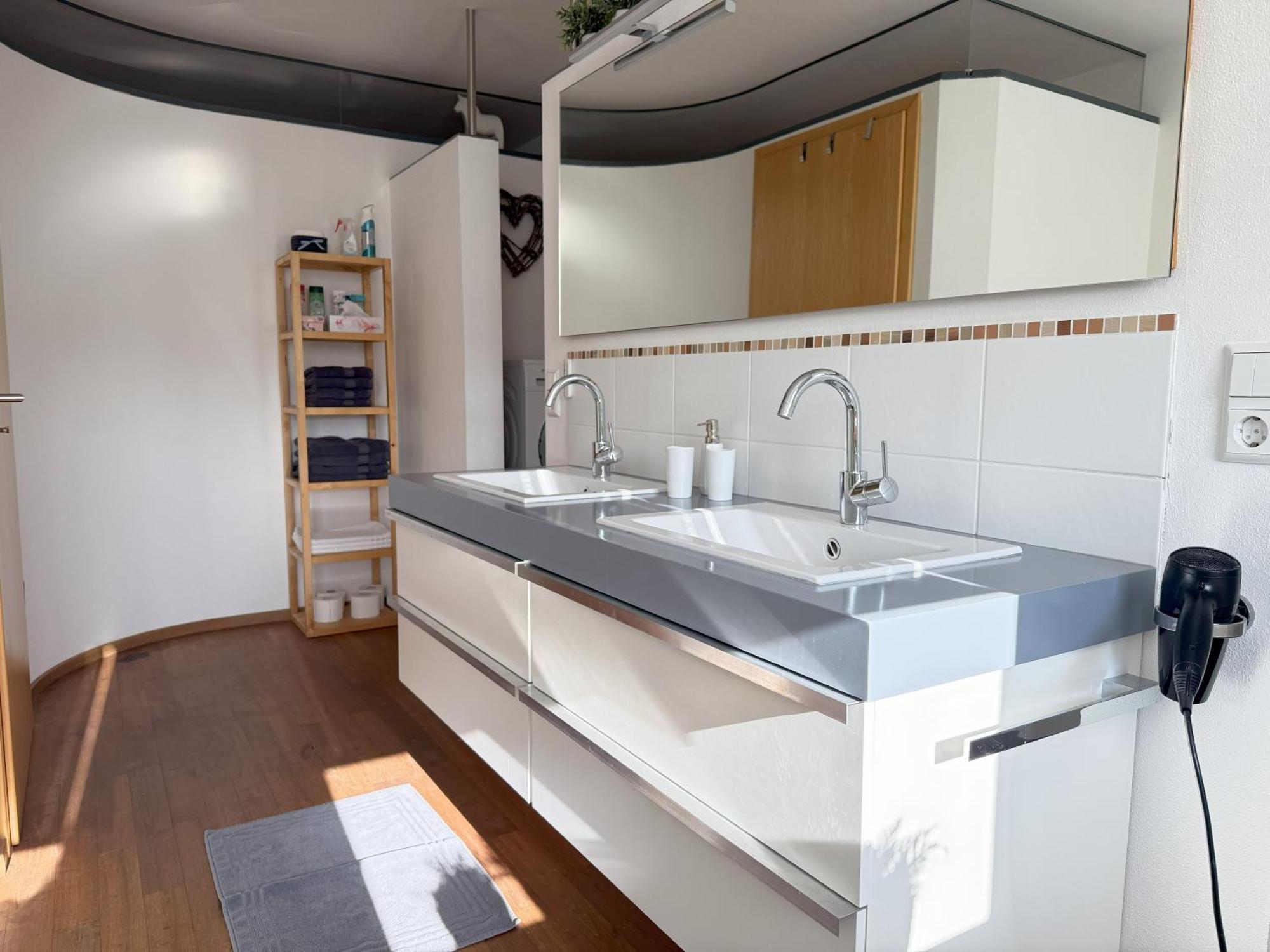 Fe Wo Brunnen - 120 Qm - Ruhige Lage - Viel Natur- Komfortabel - Grosser Balkon Und Garten 梅明根 外观 照片