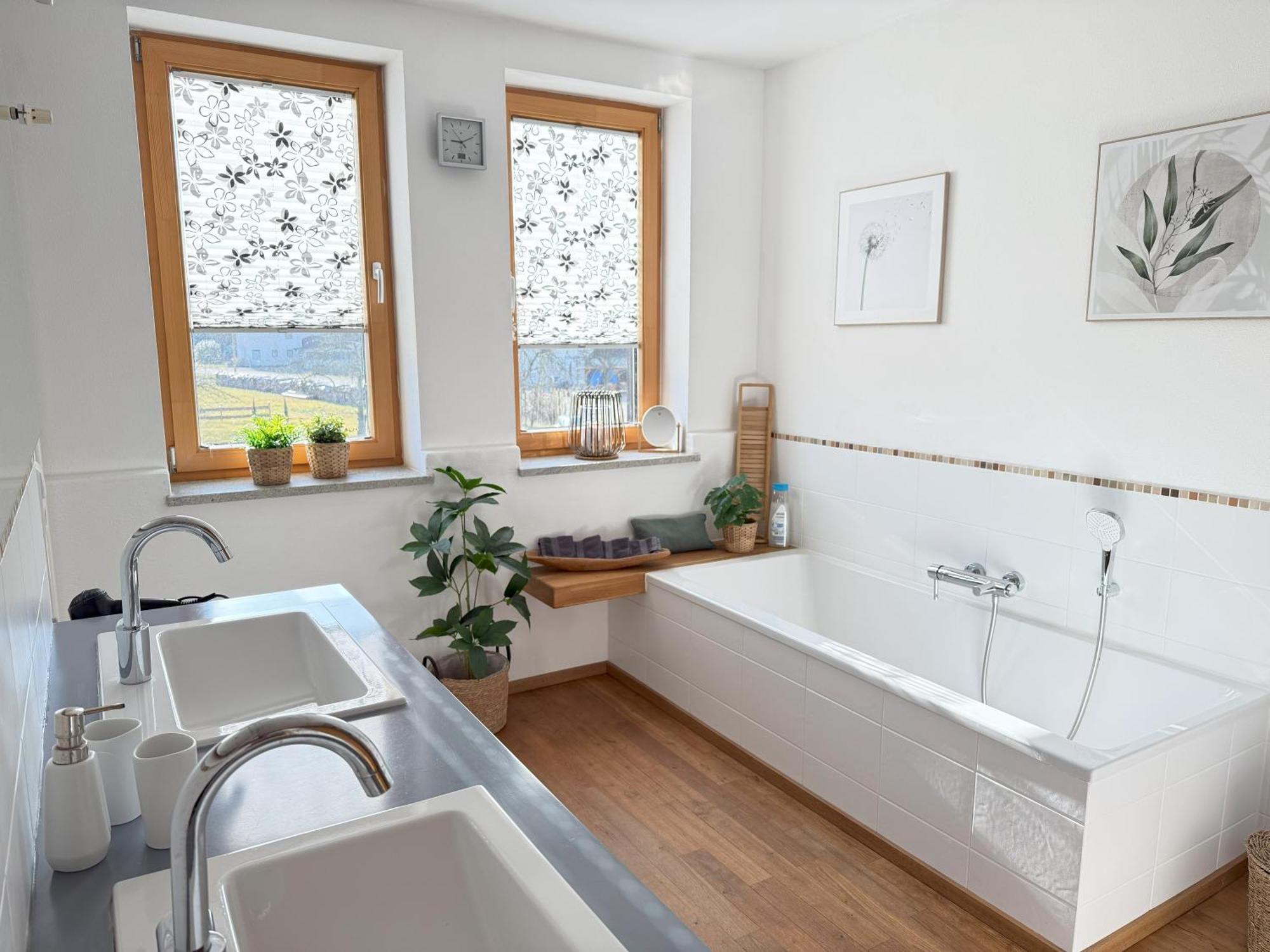 Fe Wo Brunnen - 120 Qm - Ruhige Lage - Viel Natur- Komfortabel - Grosser Balkon Und Garten 梅明根 外观 照片